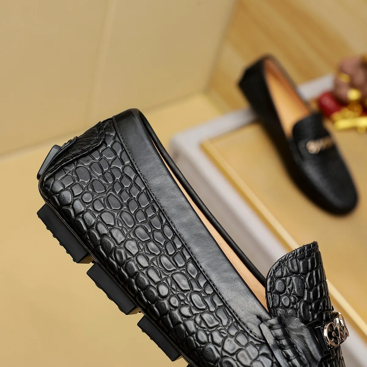 Men's shoes 💰360 💰 LV Louis Vuitton's top-quality Peaches men's shoes 💯Original copy of the official website, the upper is made of imported official website 1:1 material ❌Italian 🇮🇹 cowhide surface, imported pigskin lining. It’s definitely not made with ordinary craftsmanship, it’s the model used by celebrities! The factory’s craftsmanship is designed to create the most perfect shoes for trendy men! Colors available! 38-44 yards